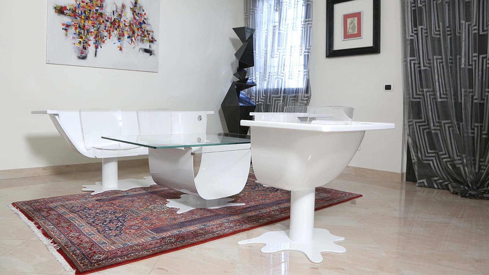 Oggetti strani per la casa una vasca da bagno in salotto for Amazon oggetti per la casa