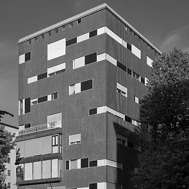 Caccia Dominioni, Case Milanesi